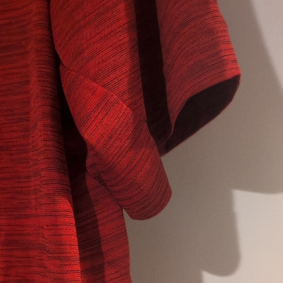 Men's Red Short Sleeve Tee - Like New - Picture 7 of 7